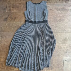 Pleated Max Studio size 4 midi dress